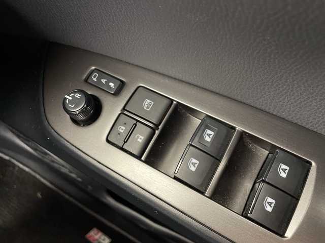 トヨタ プリウス ＰＨＶ S GRスポーツ 大阪府 2018(平30)年 6.9万km ホワイトパールクリスタルシャイン 禁煙車/トヨタセーフティーセンス/　・プリクラッシュセーフティ/　・レーンディパーチャーアラート/　・アダプティブハイビームアシスト/　・レーダークルーズコントロール/純正ナビ/　（Bluetooth/CD/DVD）/フルセグTV/バックカメラ/ハーフレザーシート/LEDヘッドライト/オートライト/フォグランプ/社外18インチアルミホイール/コーナーセンサー/スマートキー/ビルトインETC