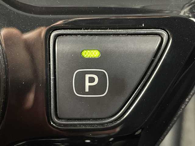 トヨタ プリウス ＰＨＶ S GRスポーツ 大阪府 2018(平30)年 6.9万km ホワイトパールクリスタルシャイン 禁煙車/トヨタセーフティーセンス/　・プリクラッシュセーフティ/　・レーンディパーチャーアラート/　・アダプティブハイビームアシスト/　・レーダークルーズコントロール/純正ナビ/　（Bluetooth/CD/DVD）/フルセグTV/バックカメラ/ハーフレザーシート/LEDヘッドライト/オートライト/フォグランプ/社外18インチアルミホイール/コーナーセンサー/スマートキー/ビルトインETC