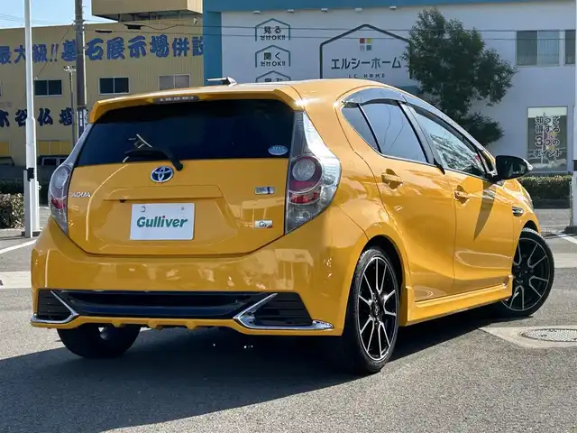 トヨタ アクア G G’s 愛媛県 2014(平26)年 5.6万km イエロー 登録時走行距離:55287km/禁煙車/スマートエントリーパッケージ/純正ナビ/フルセグTV/バックカメラ/ビルトインETC/ブラック加飾付専用ハロゲンヘッドライト/フロントフォグランプ/オートライト/オートエアコン/革巻きステアリング/ステアリングスイッチ/合皮/アルカンターラコンビシート/純正17インチアルミホイール/スマートキー/プッシュエンジンスタート