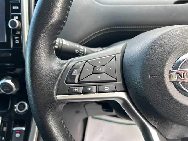 日産 セレナ ハイウェイスター プロパイロットED 大阪府 2017(平29)年 3.9万km ダイヤモンドブラック ９インチナビ　/フルセグ　/Ｂｌｕｅｔｏｏｔｈ　/バックカメラ　/ダウンモニター　/両側パワースライドドア　/プロパイロット　/ＥＴＣ　/フロアーマット　/サイドバイザー　/前後コーナーセンサー