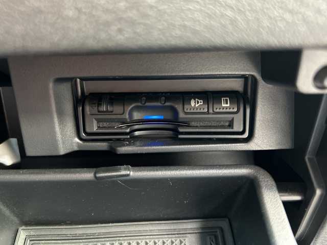 日産 セレナ ハイウェイスター プロパイロットED 大阪府 2017(平29)年 3.9万km ダイヤモンドブラック ９インチナビ　/フルセグ　/Ｂｌｕｅｔｏｏｔｈ　/バックカメラ　/ダウンモニター　/両側パワースライドドア　/プロパイロット　/ＥＴＣ　/フロアーマット　/サイドバイザー　/前後コーナーセンサー