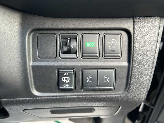 日産 セレナ ハイウェイスター プロパイロットED 大阪府 2017(平29)年 3.9万km ダイヤモンドブラック ９インチナビ　/フルセグ　/Ｂｌｕｅｔｏｏｔｈ　/バックカメラ　/ダウンモニター　/両側パワースライドドア　/プロパイロット　/ＥＴＣ　/フロアーマット　/サイドバイザー　/前後コーナーセンサー