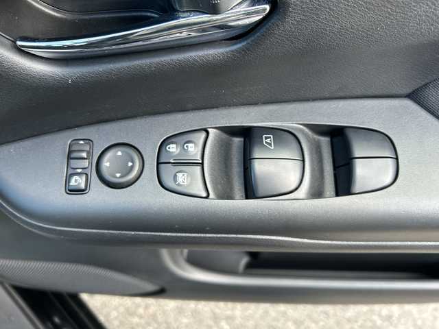 日産 セレナ ハイウェイスター プロパイロットED 大阪府 2017(平29)年 3.9万km ダイヤモンドブラック ９インチナビ　/フルセグ　/Ｂｌｕｅｔｏｏｔｈ　/バックカメラ　/ダウンモニター　/両側パワースライドドア　/プロパイロット　/ＥＴＣ　/フロアーマット　/サイドバイザー　/前後コーナーセンサー