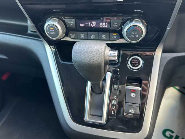 日産 セレナ ハイウェイスター プロパイロットED 大阪府 2017(平29)年 3.9万km ダイヤモンドブラック ９インチナビ　/フルセグ　/Ｂｌｕｅｔｏｏｔｈ　/バックカメラ　/ダウンモニター　/両側パワースライドドア　/プロパイロット　/ＥＴＣ　/フロアーマット　/サイドバイザー　/前後コーナーセンサー