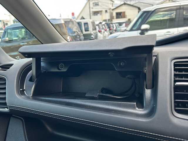 日産 セレナ ハイウェイスター プロパイロットED 大阪府 2017(平29)年 3.9万km ダイヤモンドブラック ９インチナビ　/フルセグ　/Ｂｌｕｅｔｏｏｔｈ　/バックカメラ　/ダウンモニター　/両側パワースライドドア　/プロパイロット　/ＥＴＣ　/フロアーマット　/サイドバイザー　/前後コーナーセンサー