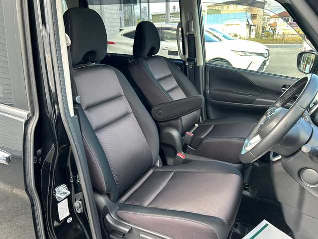 日産 セレナ ハイウェイスター プロパイロットED 大阪府 2017(平29)年 3.9万km ダイヤモンドブラック ９インチナビ　/フルセグ　/Ｂｌｕｅｔｏｏｔｈ　/バックカメラ　/ダウンモニター　/両側パワースライドドア　/プロパイロット　/ＥＴＣ　/フロアーマット　/サイドバイザー　/前後コーナーセンサー