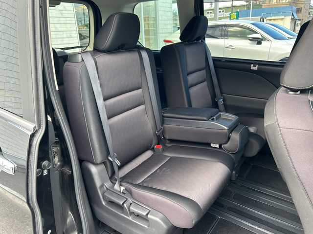 日産 セレナ ハイウェイスター プロパイロットED 大阪府 2017(平29)年 3.9万km ダイヤモンドブラック ９インチナビ　/フルセグ　/Ｂｌｕｅｔｏｏｔｈ　/バックカメラ　/ダウンモニター　/両側パワースライドドア　/プロパイロット　/ＥＴＣ　/フロアーマット　/サイドバイザー　/前後コーナーセンサー