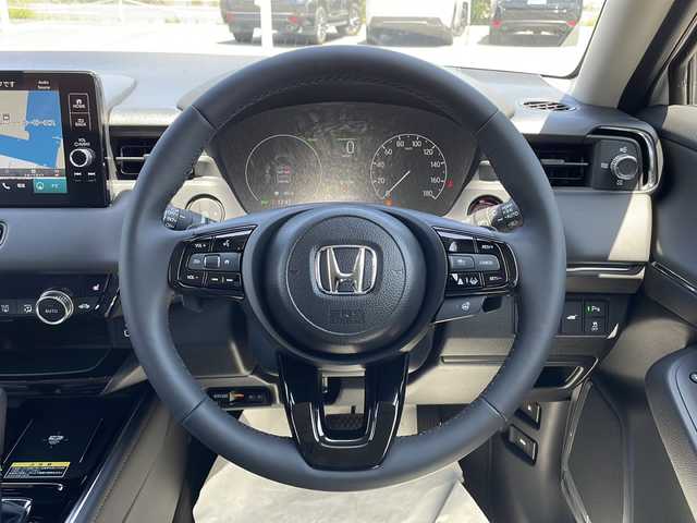 ホンダ ヴェゼル ハイブリッド e:HEV Z 山口県 2025(令7)年 0.1万km未満 プラチナホワイトパール 登録未使用車/9インチHonda CONNECTナビ/フルセグテレビ/Bluetooth/車内Wi-Fi/クルーズコントロール（追従あり）/ETC2.0車載器/タイプC充電ポート/ワイヤレス充電器/ステアリングヒーター/電動パーキングブレーキ/ワイアレス充電