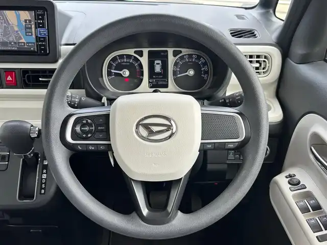 ダイハツ ムーヴ キャンバス ストライプス G 京都府 2022(令4)年 6.1万km シャイニングホワイトパール/ファイアークォーツレッドメタリック ・純正7インチナビ(NMZK-W72D)/　フルセグ/　バックカメラ/　マルチアラウンドビューモニター/　Bluetooth/　DVD/CD再生/　SD再生録音/　USB接続/・USBポート/・ステアリングスイッチ/・シートヒーター(D/N席)/・電動パーキングブレーキ/・オートブレーキホールド/・両側パワースライドドア/・パーキングセンサー/・衝突軽減システム/・横滑り防止機能/・アイドリングストップ/・ドラレコ/・ETC/・純正マット/・純正バイザー/・スペアキー/・取説