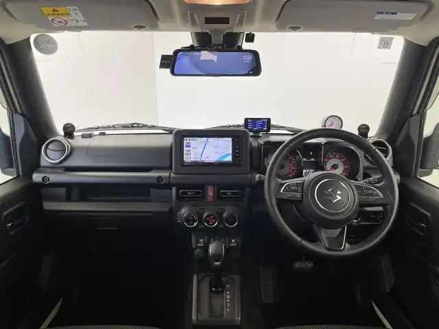スズキ ジムニー XC 群馬県 2019(令1)年 5.4万km シフォンアイボリーメタリックブラック2トーンルーフ 社外７インチナビ　衝突軽減ブレーキ　バックカメラ　シートヒーター　オートマチックハイビーム　レーンディパーチャーアラート　社外マフラー　ミラー型ドライブレコーダー　ＬＥＤヘッドライト　ＥＴＣ　禁煙車