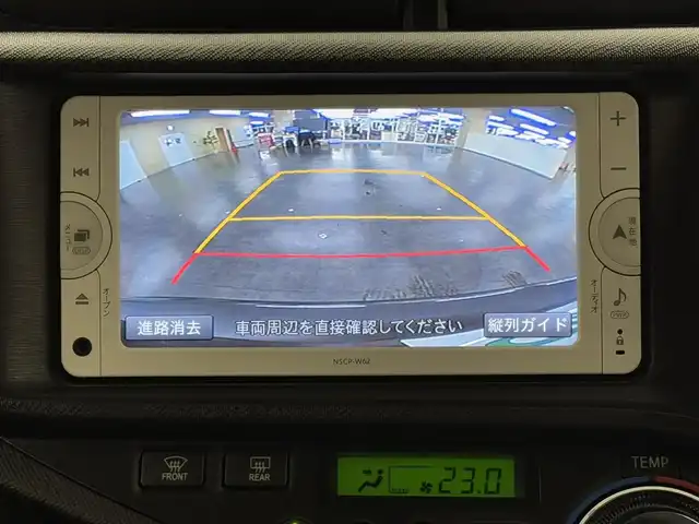 トヨタ アクア G 三重県 2014(平26)年 2.5万km グレーメタリック ハイブリッド/FF/フロアCVT/純正 7インチナビ NSCP-W62/（FM/AM/地デジTV/Bluetooth/CD/AUX）/バックカメラ/ETC/安全/・ABS/・車両接近通報装置/・運転席・助手席エアバッグ/・ブレーキアシスト/・衝突安全ボディ/装備/【OP】ナビレディパッケージ/●ステアリングスイッチ/●6スピーカー/・オートエアコン/・電動格納ドアミラー/・15inスチールホイール＆純正ホイールキャップ/・保/取/・キーレスエントリー/・リモコンキー