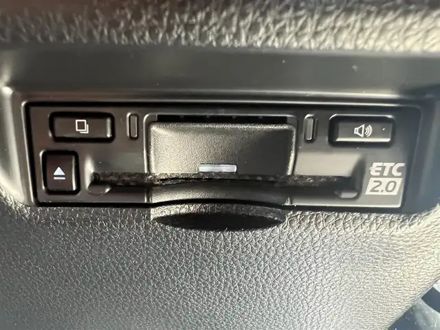 トヨタ ＲＡＶ４ アドベンチャー オフロードPKGⅡ 岩手県 2023(令5)年 2万km アティチュードブラックマイカ 4WD/トヨタセーフティセンス/　・プリクラッシュセーフティ/　・レーンディパーチャーアラート/　・オートマチックハイビーム/　・レーダークルーズコントロール/純正メモリナビ/　　Bt/USB/Miracast/フルセグTV/バックカメラ/LEDオートライト/フォグランプ/合皮レザーシート/パワーシート/シートヒーター/純正18インチアルミホイール/ブラインドスポットモニター/クリアランスソナー/ステアリングヒーター/ルーフレール/スマートキー/ビルトインETC2.0