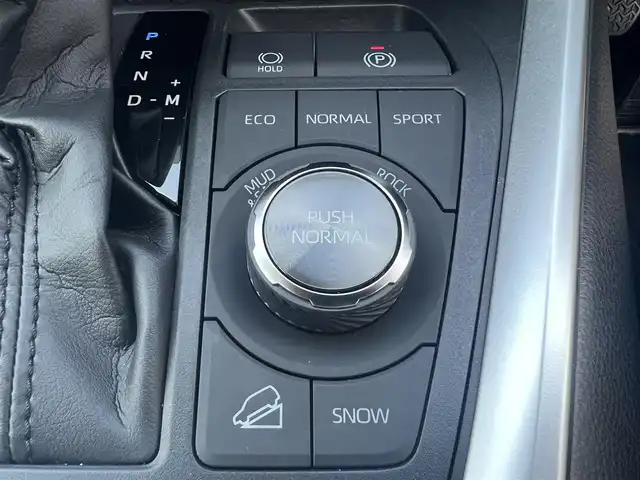 トヨタ ＲＡＶ４ アドベンチャー オフロードPKGⅡ 岩手県 2023(令5)年 2万km アティチュードブラックマイカ 4WD/トヨタセーフティセンス/　・プリクラッシュセーフティ/　・レーンディパーチャーアラート/　・オートマチックハイビーム/　・レーダークルーズコントロール/純正メモリナビ/　　Bt/USB/Miracast/フルセグTV/バックカメラ/LEDオートライト/フォグランプ/合皮レザーシート/パワーシート/シートヒーター/純正18インチアルミホイール/ブラインドスポットモニター/クリアランスソナー/ステアリングヒーター/ルーフレール/スマートキー/ビルトインETC2.0