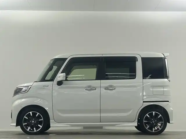 スズキ スペーシア カスタム HYBRID XS 埼玉県 2022(令4)年 1.7万km ピュアホワイトP ＫＥＮＷＯＯＤ８インチナビ　３６０°カメラ　ＣＤ　ＤＶＤ　フルセグ　Ｂｌｕｅｔｏｏｔｈ　ビルトインＥＴＣ２．０　オートクルーズコントロール　ナビ連動前後ドライブレコーダー　リアソナー　スズキセーフティ ヘッドアップディスプレイ