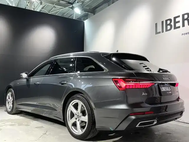 アウディ アウディ Ａ６ アバント 40TDIクワトロスポーツ 道央・札幌 2020(令2)年 6.9万km デイトナグレーパールエフェクト Slineパッケージ/・Slineエクステリア/・HDマトリクスLEDヘッドライト/・バルコナレザーSlineロゴ/・マルチカラーアンビエントライティング/・5アームダイナミックデザインAW/アシスタンスパッケージ/・フロントクロストラフィックアシスト/・サラウンドビューカメラ/・カーブストーンアシスト/リヤコンフォートパッケージ/・4ゾーンデラックスオートマチックエアコンディショナー/・エアクオリティパッケージ/Bang&Olufsen3Dサウンド/レザーパッケージ/電動調整機能付フロントシート/ランバーサポート4ウェイ/シートヒーター(全席)/MMIナビゲーション/バーチャルコックピットプラス/TVチューナー/オートマチックテールゲート/純正ドライブレコーダー/アウディドライブセレクト/アダプティブドライブアシスト/アウディアクティブレーンアシスト/アウディプレセンスシティ/アウディプレセンスリヤ/アウディサイドアシスト/アウディパーキングシステム