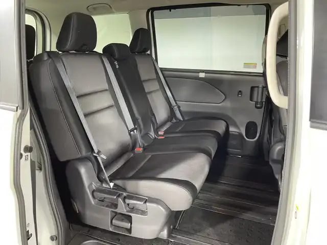 日産 セレナ ハイウェイスター V 神奈川県 2020(令2)年 3.3万km ブリリアントホワイトパール 純正10型SDナビゲーション/AM FM フルセグ Bluetooth CD DVD/アラウンドビューモニター/両側パワースライドドア/社外フリップダウンモニター/プロパイロット/全方位運転支援システム/インテリジェントパーキングアシスト/ふらつき警報/アイドリングストップ/電動パーキングブレーキ/オートブレーキホールド/前後ドライブレコーダー/ETC/革巻きステアリング/ステアリングリモコン/LEDヘッドライト/オートライト/オートマチックハイビーム/フォグランプ/プッシュスタート/インテリジェントキー/スペアキー