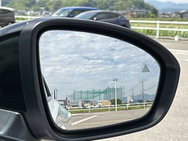 日産 オーラ G レザーエディション 佐賀県 2022(令4)年 2.1万km ピュアホワイトパール 純正メモリナビゲーション/・フルセグTV/Bluetooth/アラウンドビューモニター/BOSEプレミアムサウンド/デジタルインナーミラー/ステアリングヒーター/シートヒーター/ブラインドスポットモニター/USBポート/置くだけ充電/ビルトインETC2.0/純正LEDヘッドライト/純正17インチアルミホイール/純正フロアマット/新車保証書/プロパイロット/・エマージェンシーブレーキ/・車線逸脱警報/・車線逸脱防止支援