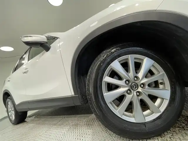 マツダ ＣＸ－５ XD Lパッケージ 愛知県 2015(平27)年 13.3万km クリスタルホワイトパールマイカ 純正ナビ/・AM/FM/CD/DVD/Bluetooth/・フルセグテレビ/衝突被害軽減ブレーキ/ブラインド・スポット・モニタリング/車線逸脱警報システム/トラクションコントロールシステム/バックカメラ/ETC/ドライブレコーダー/アイ・ストップ（ｉ－ｓｔｏｐ）/レザーシート/シートヒーター（D席＋N席）/パワーシート（D席＋N席）/純正17インチアルミホイル/LEDヘッドライト/オートライト/オートエアコン/スマートキー/スペアキー/プッシュスタートボタン/純正フロアマット/保証書/取扱説明書