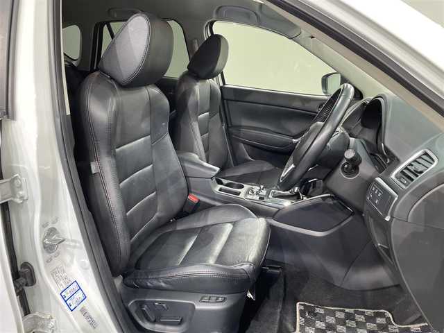 マツダ ＣＸ－５ XD Lパッケージ 愛知県 2015(平27)年 13.3万km クリスタルホワイトパールマイカ 純正ナビ/・AM/FM/CD/DVD/Bluetooth/・フルセグテレビ/衝突被害軽減ブレーキ/ブラインド・スポット・モニタリング/車線逸脱警報システム/トラクションコントロールシステム/バックカメラ/ETC/ドライブレコーダー/アイ・ストップ（ｉ－ｓｔｏｐ）/レザーシート/シートヒーター（D席＋N席）/パワーシート（D席＋N席）/純正17インチアルミホイル/LEDヘッドライト/オートライト/オートエアコン/スマートキー/スペアキー/プッシュスタートボタン/純正フロアマット/保証書/取扱説明書
