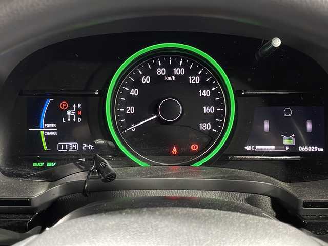 ホンダ シャトル ハイブリッド ホンダセンシング 広島県 2018(平30)年 6.5万km ルナシルバーM 禁煙車/社外7型ナビ/アダプティブクルーズコントロール/バックカメラ/ホンダセンシング/レーンキープ/横滑り防止装置/ドライブレコーダー/ビルトインETC/スマートキー/フロアマット
