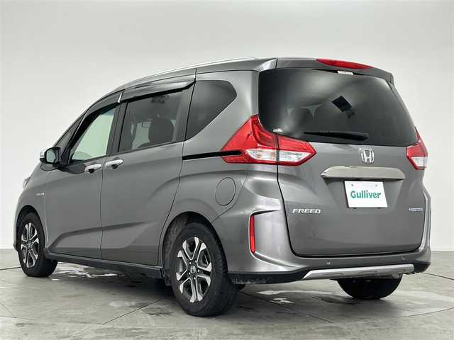 ホンダ フリード ハイブリット クロスター ホンダセンシング 愛知県 2022(令4)年 6.2万km スーパープラチナグレーメタリック ・純正ナビ/・Bluetooth/・バックカメラ/・フルセグTV/・ホンダセンシング/・衝突被害軽減システム/・コーナーセンサー/・レーンキープアシスト/・クルーズコントロール/・オートライト/・LEDヘッドライト/・両側パワースライドドア/・ドライブレコーダー/・シートヒーター/・ETC/・純正AW/・プッシュスタート/・スマートキー