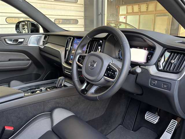 ボルボ ボルボ ＸＣ６０ B6 AWD Rデザイン 愛知県 2022(令4)年 5.1万km クリスタルホワイトP Ｂ＆Ｗサウンド　/パノラミックＳ／Ｒ　/ハーフレザー　/シートヒーター　/ＡｐｐｌｅＣａｒＰｌａｙ/ＡｎｄｒｏｉｄＡｕｔｏ　/３６０度カメラ　/Ｂｌｕｅｔｏｏｔｈ　/ブラックＡＷ　/ACC/LKA/LDW/BSM/パワーシート　/ＥＴＣ　/ドライブレコーダー