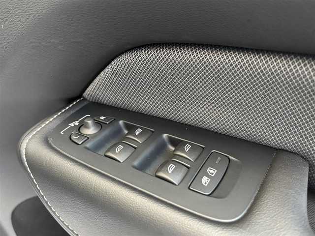 ボルボ ボルボ ＸＣ６０ B6 AWD Rデザイン 愛知県 2022(令4)年 5.1万km クリスタルホワイトP Ｂ＆Ｗサウンド　/パノラミックＳ／Ｒ　/ハーフレザー　/シートヒーター　/ＡｐｐｌｅＣａｒＰｌａｙ/ＡｎｄｒｏｉｄＡｕｔｏ　/３６０度カメラ　/Ｂｌｕｅｔｏｏｔｈ　/ブラックＡＷ　/ACC/LKA/LDW/BSM/パワーシート　/ＥＴＣ　/ドライブレコーダー