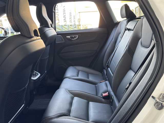 ボルボ ボルボ ＸＣ６０ B6 AWD Rデザイン 愛知県 2022(令4)年 5.1万km クリスタルホワイトP Ｂ＆Ｗサウンド　/パノラミックＳ／Ｒ　/ハーフレザー　/シートヒーター　/ＡｐｐｌｅＣａｒＰｌａｙ/ＡｎｄｒｏｉｄＡｕｔｏ　/３６０度カメラ　/Ｂｌｕｅｔｏｏｔｈ　/ブラックＡＷ　/ACC/LKA/LDW/BSM/パワーシート　/ＥＴＣ　/ドライブレコーダー