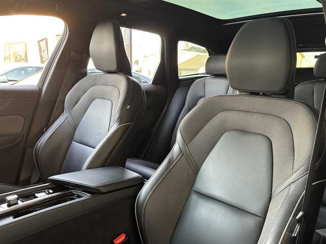 ボルボ ボルボ ＸＣ６０ B6 AWD Rデザイン 愛知県 2022(令4)年 5.1万km クリスタルホワイトP Ｂ＆Ｗサウンド　/パノラミックＳ／Ｒ　/ハーフレザー　/シートヒーター　/ＡｐｐｌｅＣａｒＰｌａｙ/ＡｎｄｒｏｉｄＡｕｔｏ　/３６０度カメラ　/Ｂｌｕｅｔｏｏｔｈ　/ブラックＡＷ　/ACC/LKA/LDW/BSM/パワーシート　/ＥＴＣ　/ドライブレコーダー