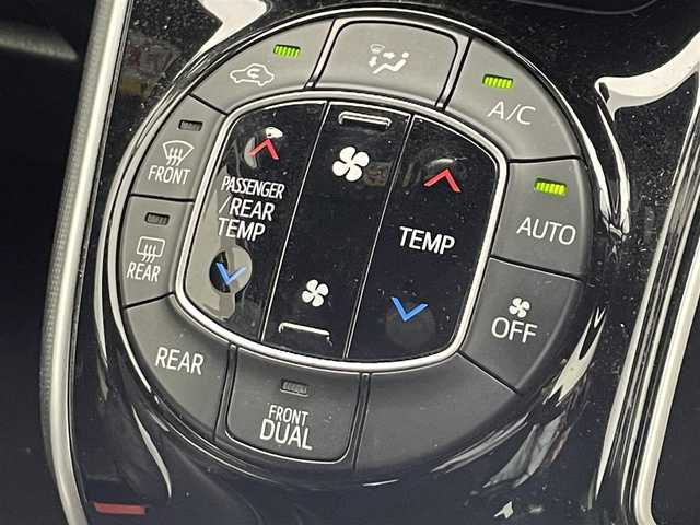 トヨタ ヴォクシー ZS 煌Ⅱ 滋賀県 2019(平31)年 7万km ホワイトパールクリスタルシャイン 禁煙車/純正9型ナビ/（BT/CD/DVD/SD/フルセグ）/純正12型フリップダウンモニター/両側電動スライドドア/ビルトインETC2.0/バックカメラ/衝突被害軽減ブレーキ/クルーズコントロール/レーンキープアシスト/オートハイビーム/ステアリングスイッチ/プッシュスタート/スマートキー/充電用USBポートx2/アイドリングストップ/LEDヘッドライト/合皮シートカバー