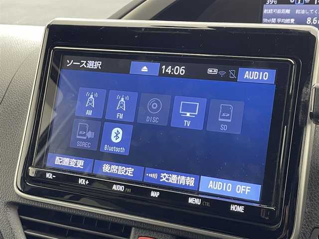 トヨタ ヴォクシー ZS 煌Ⅱ 滋賀県 2019(平31)年 7万km ホワイトパールクリスタルシャイン 禁煙車/純正9型ナビ/（BT/CD/DVD/SD/フルセグ）/純正12型フリップダウンモニター/両側電動スライドドア/ビルトインETC2.0/バックカメラ/衝突被害軽減ブレーキ/クルーズコントロール/レーンキープアシスト/オートハイビーム/ステアリングスイッチ/プッシュスタート/スマートキー/充電用USBポートx2/アイドリングストップ/LEDヘッドライト/合皮シートカバー