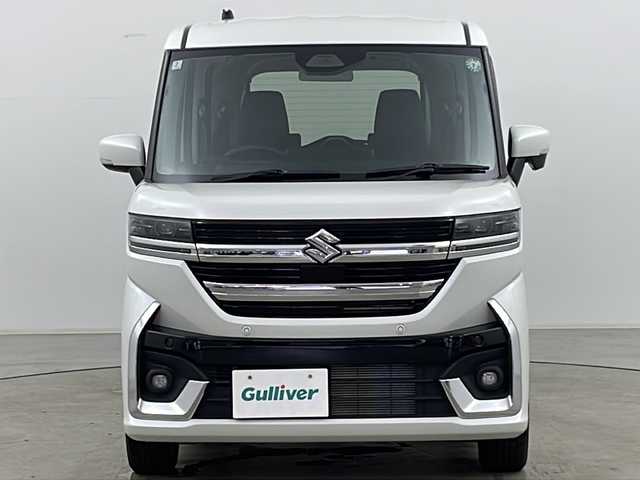 スズキ スペーシア カスタム HYBRID XS 道央・札幌 2024(令6)年 0.6万km ピュアホワイトP ・4WD/・社外ナビ&CD&DVD&SD&BT&TV/・両側パワースライドドア/・スズキセーフティサポート/・衝突軽減ブレーキ/・車線逸脱抑制機能/・標識認識機能/・アダプティブクルーズコントロール/・パーキングセンサー/・オートマチックハイビーム/・ヘッドアップディスプレイ/・ハーフレザーシート/・前席シートヒーター/・ステアリングヒーター/・ドアミラーヒーター/・LEDヘッドライト/・LEDフォグランプ/・オートライト/・純正フロアマット/・スマートキー/・スペアキー/・社外15インチAW
