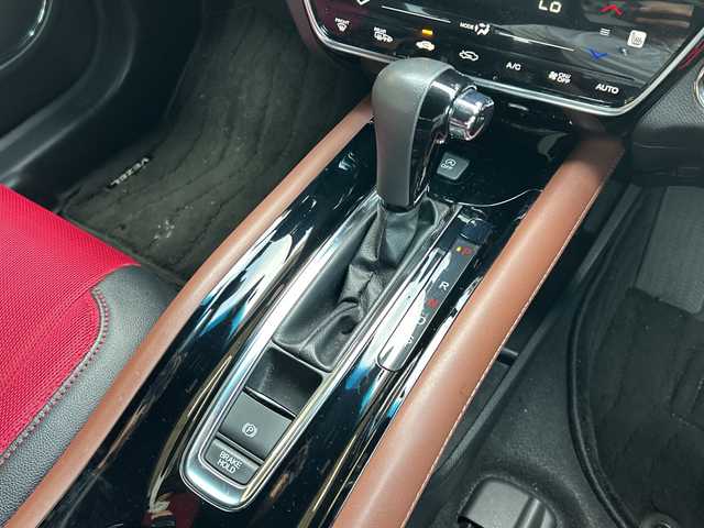 ホンダ ヴェゼル ツーリング・ホンダセンシング 和歌山県 2019(令1)年 5.7万km プレミアムクリスタルレッドM 社外ナビ/フルセグTV/（AM/FM/CD/DVD/Bluetooth/USB）/衝突軽減ブレーキ/レーンキープ/横滑り防止/クルーズコントロール/パドルシフト/ETC/ドライブレコーダー/オートライト/フォグランプ/スマートキー/プッシュスタート/ハンドルスイッチ/純正フロアマット/純正AW/革巻ハンドル/社外マフラー