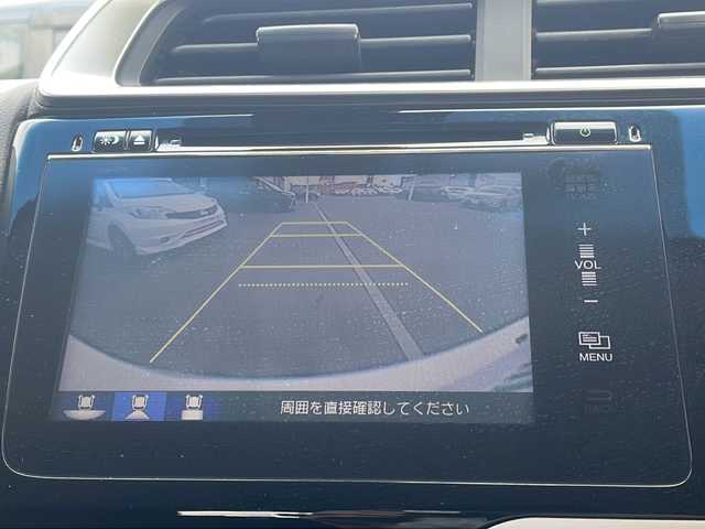 ホンダ フィット ハイブリット Fパッケージ 青森県 2014(平26)年 9.3万km プレミアムホワイトパール 4WD/純正メモリナビ・フルセグTV/CD・DVD・Bluetooth/バックカメラ/あんしんパッケージ/衝突軽減ブレーキ/サイド・カーテンエアバッグ/純正ビルトインETC/ヘッドライトレベライザー/ワイパーデアイサー/横滑り防止機能/プッシュスタート/スマートキー/純正フロアマット