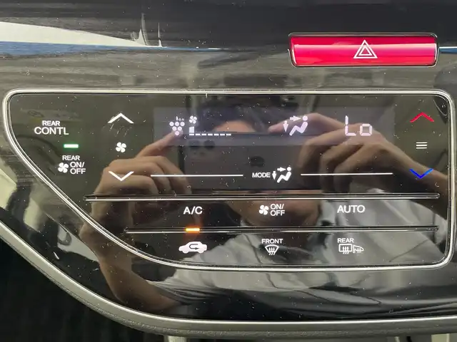 ホンダ オデッセイ ハイブリッド アブソルート ホンダセンシング 大阪府 2018(平30)年 2.9万km クリスタルブラックパール ホンダセンシング/・衝突被害軽減ブレーキ/・アダプティブクルーズコントロール/・車線維持支援システム/・歩行者事故低減ステアリング/・路外逸脱抑制機能/・標識認識機能/誤発進抑制機能/ALPINE製9インチナビ/　　BT/CD/DVD/BT/HDMI/ALPINE製12インチフリップダウンモニター/バックカメラ/両側パワースライドドア/LEDヘッドライト/革巻きステアリング/電動パーキングブレーキ/純正17インチアルミホイール/純正フロアマット/純正ビルトインETC/スマートキー