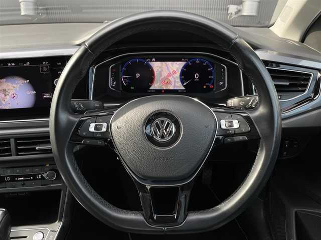 フォルクスワーゲン ポロ TSIハイライン 長野県 2018(平30)年 4万km 白 ＤｉｓｃｏｖｅｒＰｒｏナビ　/ＴＶ　/バックカメラ　/Ａｐｐｌｅ　Ｃａｒ　Ｐｌａｙ　Ａｎｄｒｏｉｄ　Ａｕｔｏ　Ｍｉｒｒｏｒ　Ｌｉｎｋスマートキー　/オートエアコン　/ＥＴＣ２．０　/アイドリングストップ　/ＬＥＤヘッドライト