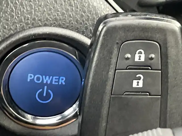 トヨタ Ｃ－ＨＲ G モード ネロ セーフティプラス 愛知県 2020(令2)年 6.9万km ホワイトパールクリスタルシャイン 禁煙車/純正8インチディスプレイオーディオ/（Bluetooth/ApplecarPlay/AndroidAuto/USB)/全方位カメラ/トヨタセーフティセンス/・プリクラッシュセーフティ/・レーダークルーズコントロール/・レーンディパーチャーアラート/・オートマチックハイビーム/・クリアランスソナー/ブラインドスポットモニター/ETC/ドライブレコーダー/シートヒーター/純正18インチアルミホイール/スマートキー/プッシュスタート/LEDヘッドライト/フロントフォグランプ/横滑り防止装置/電動格納ミラー
