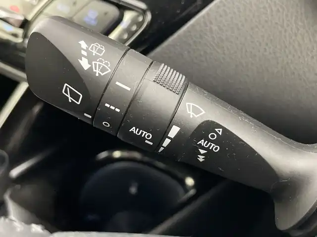 トヨタ Ｃ－ＨＲ G モード ネロ セーフティプラス 愛知県 2020(令2)年 6.9万km ホワイトパールクリスタルシャイン 禁煙車/純正8インチディスプレイオーディオ/（Bluetooth/ApplecarPlay/AndroidAuto/USB)/全方位カメラ/トヨタセーフティセンス/・プリクラッシュセーフティ/・レーダークルーズコントロール/・レーンディパーチャーアラート/・オートマチックハイビーム/・クリアランスソナー/ブラインドスポットモニター/ETC/ドライブレコーダー/シートヒーター/純正18インチアルミホイール/スマートキー/プッシュスタート/LEDヘッドライト/フロントフォグランプ/横滑り防止装置/電動格納ミラー