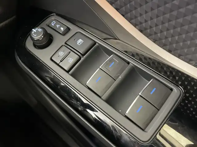 トヨタ Ｃ－ＨＲ G モード ネロ セーフティプラス 愛知県 2020(令2)年 6.9万km ホワイトパールクリスタルシャイン 禁煙車/純正8インチディスプレイオーディオ/（Bluetooth/ApplecarPlay/AndroidAuto/USB)/全方位カメラ/トヨタセーフティセンス/・プリクラッシュセーフティ/・レーダークルーズコントロール/・レーンディパーチャーアラート/・オートマチックハイビーム/・クリアランスソナー/ブラインドスポットモニター/ETC/ドライブレコーダー/シートヒーター/純正18インチアルミホイール/スマートキー/プッシュスタート/LEDヘッドライト/フロントフォグランプ/横滑り防止装置/電動格納ミラー