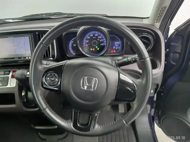 ホンダ Ｎ ＯＮＥ プレミアム Lパッケージ 愛知県 2013(平25)年 8.7万km プレミアムブルームーンパール ・7型SDナビ(AVIC-MRZ2009）/　AM　FM　CD　DVD　フルセグTV/・カーテンエアバック/・ウィンカーミラー/・電動格納ミラー/・ステアスイッチ/・純正フロアマット/・１５インチアルミ/・革巻きステア/・フォグライト/・バックカメラ/・LEDライト/・オートライト