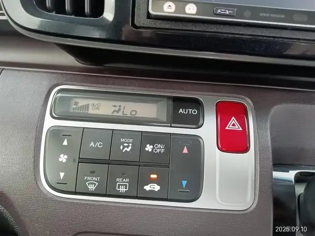 ホンダ Ｎ ＯＮＥ プレミアム Lパッケージ 愛知県 2013(平25)年 8.7万km プレミアムブルームーンパール ・7型SDナビ(AVIC-MRZ2009）/　AM　FM　CD　DVD　フルセグTV/・カーテンエアバック/・ウィンカーミラー/・電動格納ミラー/・ステアスイッチ/・純正フロアマット/・１５インチアルミ/・革巻きステア/・フォグライト/・バックカメラ/・LEDライト/・オートライト