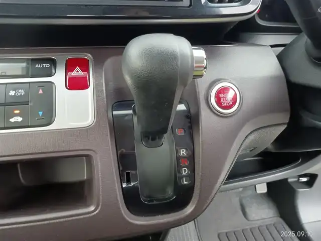 ホンダ Ｎ ＯＮＥ プレミアム Lパッケージ 愛知県 2013(平25)年 8.7万km プレミアムブルームーンパール ・7型SDナビ(AVIC-MRZ2009）/　AM　FM　CD　DVD　フルセグTV/・カーテンエアバック/・ウィンカーミラー/・電動格納ミラー/・ステアスイッチ/・純正フロアマット/・１５インチアルミ/・革巻きステア/・フォグライト/・バックカメラ/・LEDライト/・オートライト