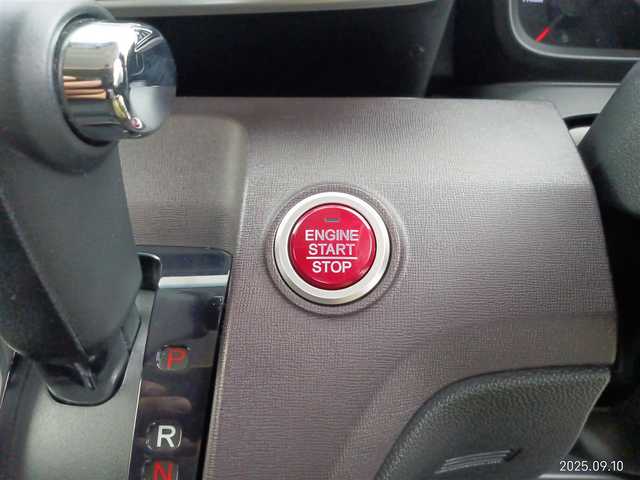 ホンダ Ｎ ＯＮＥ プレミアム Lパッケージ 愛知県 2013(平25)年 8.7万km プレミアムブルームーンパール 【(株)IDOMが運営する【じしゃロン名古屋鳴海店】の自社ローン対象車両になります。こちらは現金ご利用時の価格です。自社ローンご希望の方は別途その旨お申付け下さい。】/7型SDナビ(AVIC-MRZ2009）/　AM　FM　CD　DVD　フルセグTV/カーテンエアバック/ウィンカーミラー/電動格納ミラー/ステアスイッチ/純正フロアマット/１５インチアルミ/革巻きステア/フォグライト/バックカメラ/LEDライト/オートライト