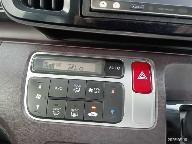 ホンダ Ｎ ＯＮＥ プレミアム Lパッケージ 愛知県 2013(平25)年 8.7万km プレミアムブルームーンパール 【(株)IDOMが運営する【じしゃロン名古屋鳴海店】の自社ローン対象車両になります。こちらは現金ご利用時の価格です。自社ローンご希望の方は別途その旨お申付け下さい。】/7型SDナビ(AVIC-MRZ2009）/　AM　FM　CD　DVD　フルセグTV/カーテンエアバック/ウィンカーミラー/電動格納ミラー/ステアスイッチ/純正フロアマット/１５インチアルミ/革巻きステア/フォグライト/バックカメラ/LEDライト/オートライト