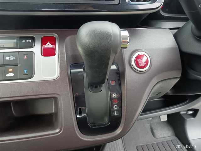 ホンダ Ｎ ＯＮＥ プレミアム Lパッケージ 愛知県 2013(平25)年 8.7万km プレミアムブルームーンパール 【(株)IDOMが運営する【じしゃロン名古屋鳴海店】の自社ローン対象車両になります。こちらは現金ご利用時の価格です。自社ローンご希望の方は別途その旨お申付け下さい。】/7型SDナビ(AVIC-MRZ2009）/　AM　FM　CD　DVD　フルセグTV/カーテンエアバック/ウィンカーミラー/電動格納ミラー/ステアスイッチ/純正フロアマット/１５インチアルミ/革巻きステア/フォグライト/バックカメラ/LEDライト/オートライト