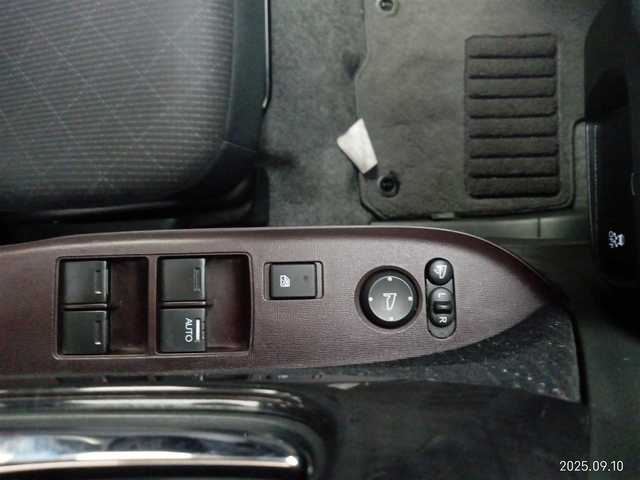 ホンダ Ｎ ＯＮＥ プレミアム Lパッケージ 愛知県 2013(平25)年 8.7万km プレミアムブルームーンパール 【(株)IDOMが運営する【じしゃロン名古屋鳴海店】の自社ローン対象車両になります。こちらは現金ご利用時の価格です。自社ローンご希望の方は別途その旨お申付け下さい。】/7型SDナビ(AVIC-MRZ2009）/　AM　FM　CD　DVD　フルセグTV/カーテンエアバック/ウィンカーミラー/電動格納ミラー/ステアスイッチ/純正フロアマット/１５インチアルミ/革巻きステア/フォグライト/バックカメラ/LEDライト/オートライト