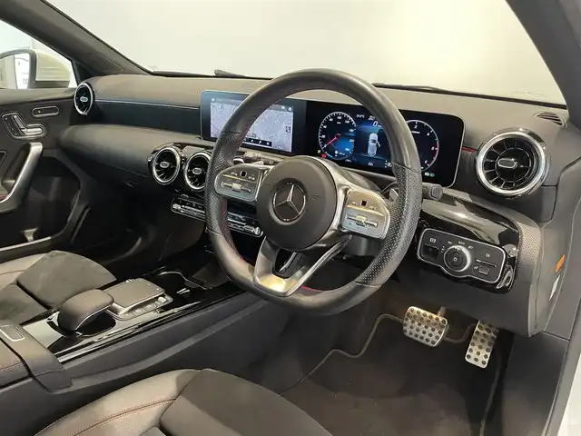 メルセデス・ベンツ Ａ２００ｄ AMGライン 愛知県 2020(令2)年 4.9万km ポーラホワイト レーダーセーフティーＰＫＧ　/ナビゲーションＰＫＧ　/ＭＢＵＸ　/Ｂｌｕｅｔｏｏｔｈ　/バックカメラ　/フルセグＴＶ　/ＡＣＣ　/ＬＫＡ　/ＬＤＷ　/ＢＳＭ　/パワーシート　/ハーフレザー　/シートヒーター　/ドライブレコーダー/ETC２．０/プッシュスタート/ウィンカーミラー/アイドリングストップ