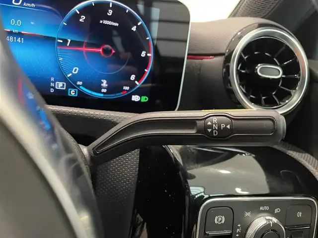 メルセデス・ベンツ Ａ２００ｄ AMGライン 愛知県 2020(令2)年 4.9万km ポーラホワイト レーダーセーフティーＰＫＧ　/ナビゲーションＰＫＧ　/ＭＢＵＸ　/Ｂｌｕｅｔｏｏｔｈ　/バックカメラ　/フルセグＴＶ　/ＡＣＣ　/ＬＫＡ　/ＬＤＷ　/ＢＳＭ　/パワーシート　/ハーフレザー　/シートヒーター　/ドライブレコーダー/ETC２．０/プッシュスタート/ウィンカーミラー/アイドリングストップ