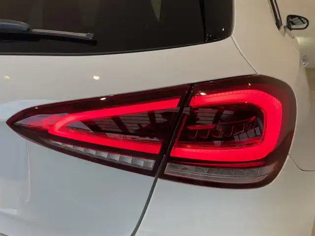 メルセデス・ベンツ Ａ２００ｄ AMGライン 愛知県 2020(令2)年 4.9万km ポーラホワイト レーダーセーフティーＰＫＧ　/ナビゲーションＰＫＧ　/ＭＢＵＸ　/Ｂｌｕｅｔｏｏｔｈ　/バックカメラ　/フルセグＴＶ　/ＡＣＣ　/ＬＫＡ　/ＬＤＷ　/ＢＳＭ　/パワーシート　/ハーフレザー　/シートヒーター　/ドライブレコーダー/ETC２．０/プッシュスタート/ウィンカーミラー/アイドリングストップ