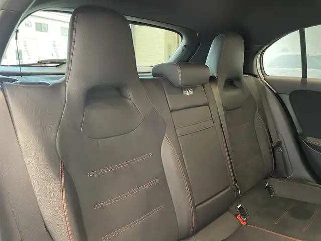 メルセデス・ベンツ Ａ２００ｄ AMGライン 愛知県 2020(令2)年 4.9万km ポーラホワイト レーダーセーフティーＰＫＧ　/ナビゲーションＰＫＧ　/ＭＢＵＸ　/Ｂｌｕｅｔｏｏｔｈ　/バックカメラ　/フルセグＴＶ　/ＡＣＣ　/ＬＫＡ　/ＬＤＷ　/ＢＳＭ　/パワーシート　/ハーフレザー　/シートヒーター　/ドライブレコーダー/ETC２．０/プッシュスタート/ウィンカーミラー/アイドリングストップ